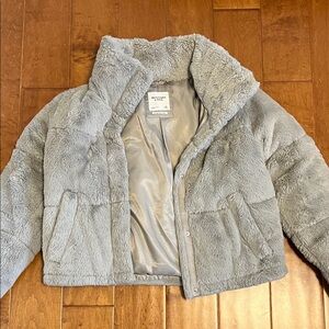 Abercrombie & Fitch Plush Faux Fur Cropped Coat - Gray